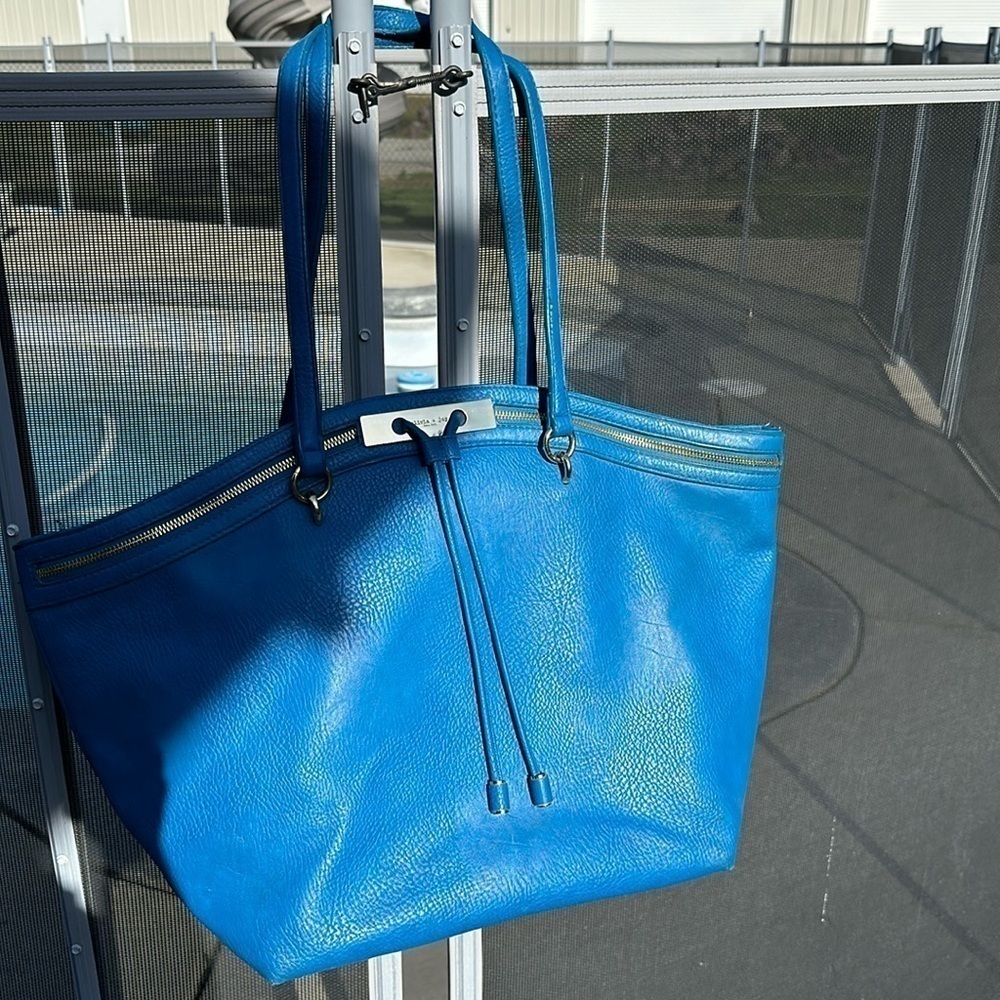 Preloved Olivia + joy  blue tote  bag, double strap gold hardware - Picture 2 of 9